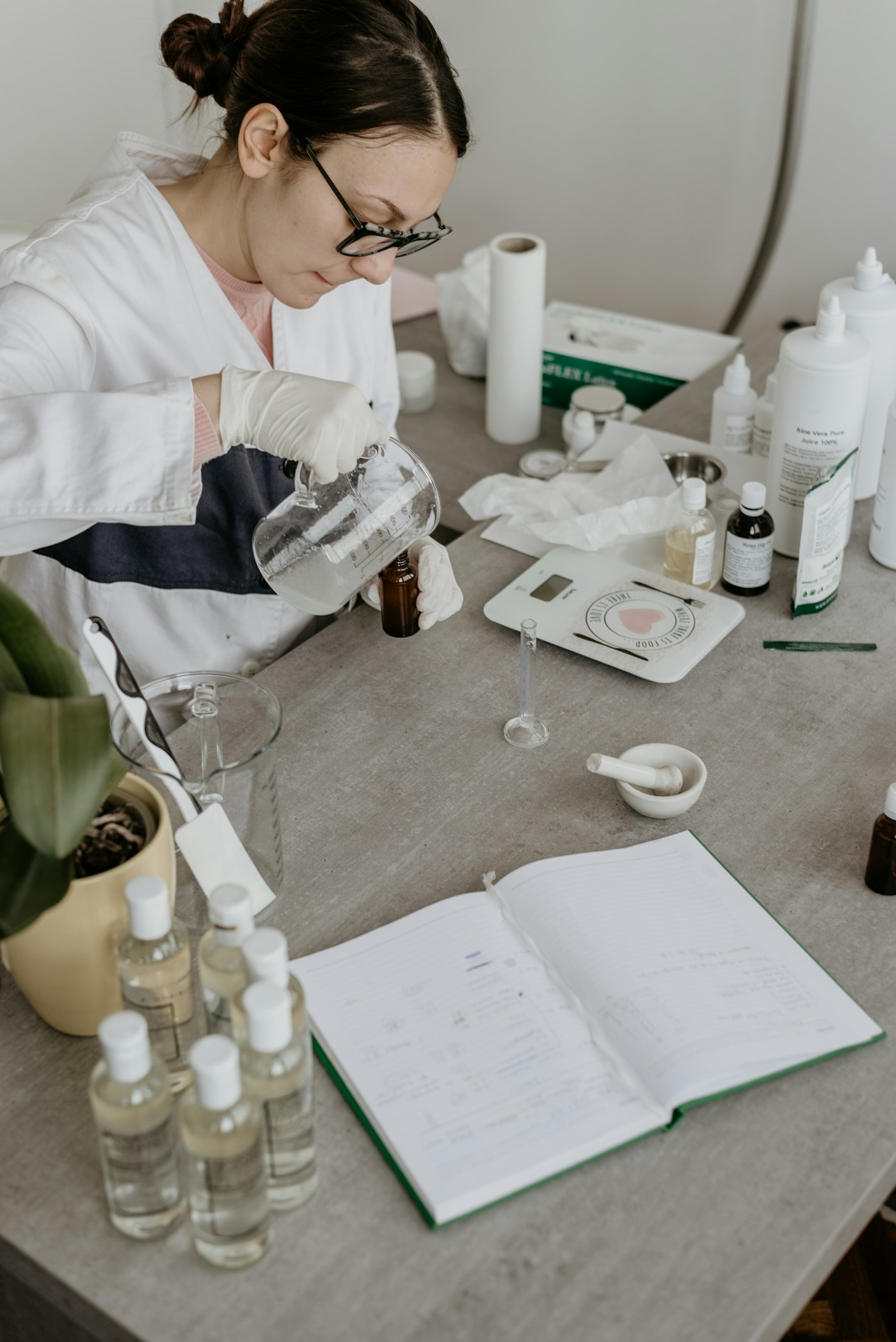 Nghiên cứu và phối chế công thức mỹ phẩm